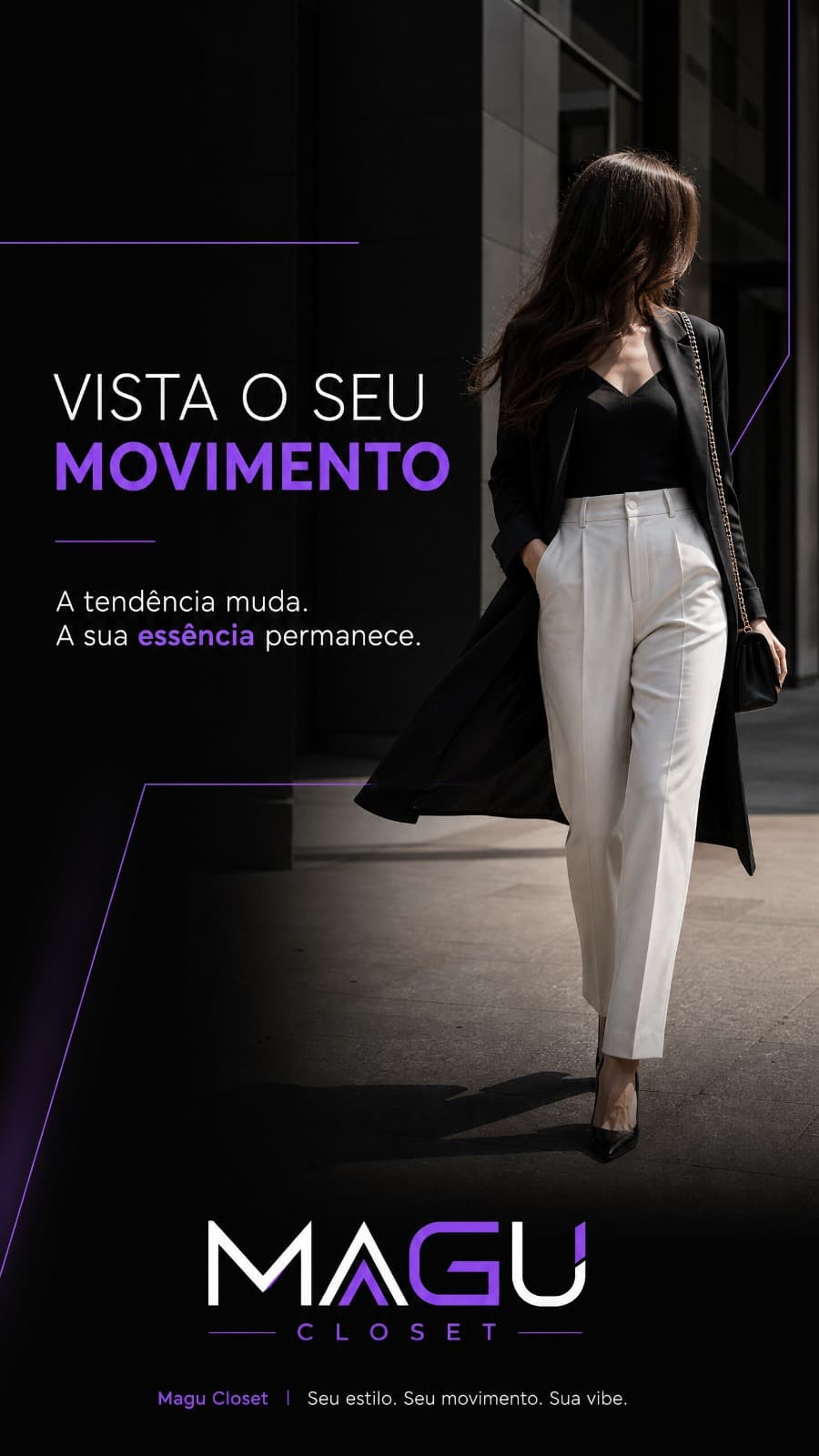 Mulher de blazer preto e calça off-white caminhando na rua, sob o mote Vista o seu movimento